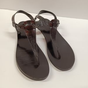 Vince. Black Patent Leather Thong Flat Sandals Size 7.5